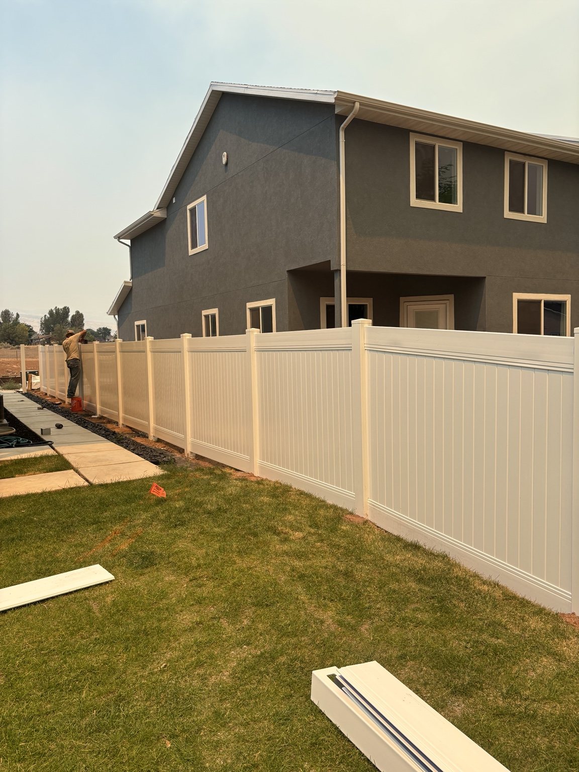 White vinyl privacy fence